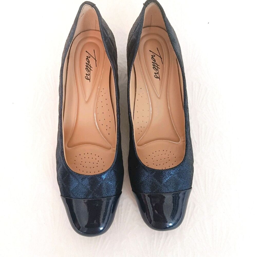 Trotters Metallic Navy Blue Quilted Cap Toe Wedge Pumps Size 9.5M T1653-425